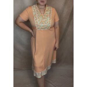 Vintage 1970s Peach Floral Plus Size Dress Size XL